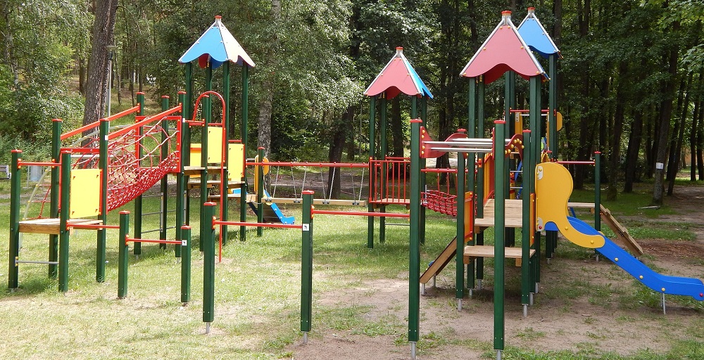 An image showing a playset in a park