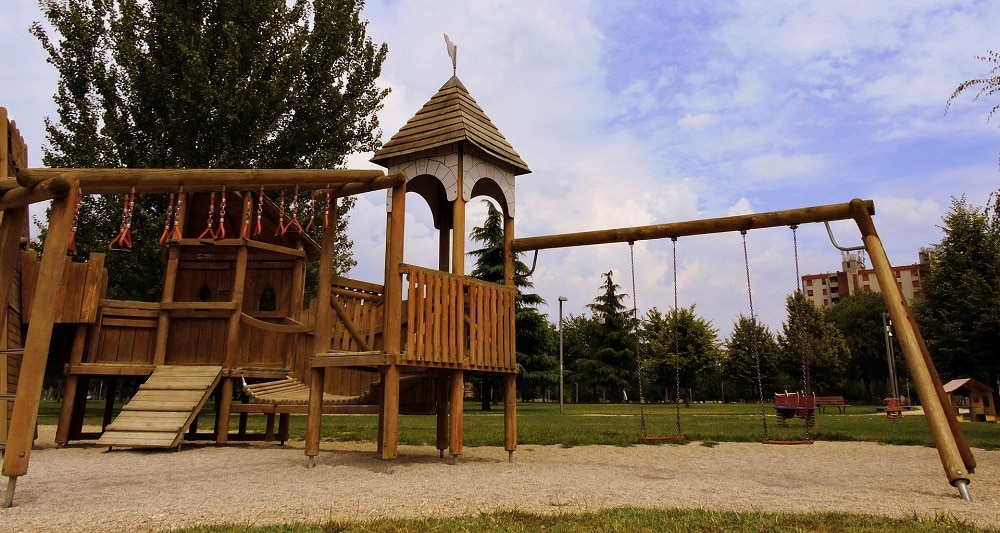 An image of a playset.
